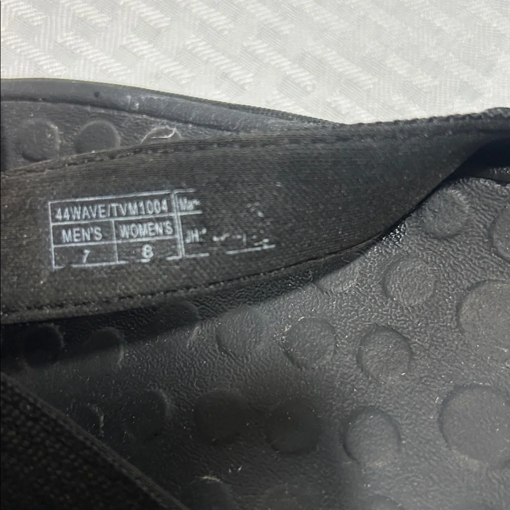Vionic Wave 44 Black Flip-Flops 7 / 8 - Picture 10 of 15